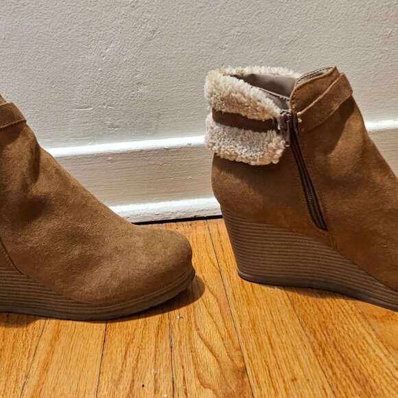 Cheeks brown wedge boot with faux shearling Size 10- Used in good condition - Picture 3 of 5